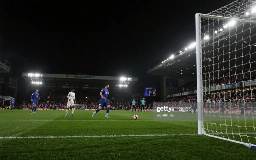 英超积分榜“火锅局”：冠军悬念，热辣上线！